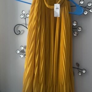 Banana Republic silk gold Pleated Top